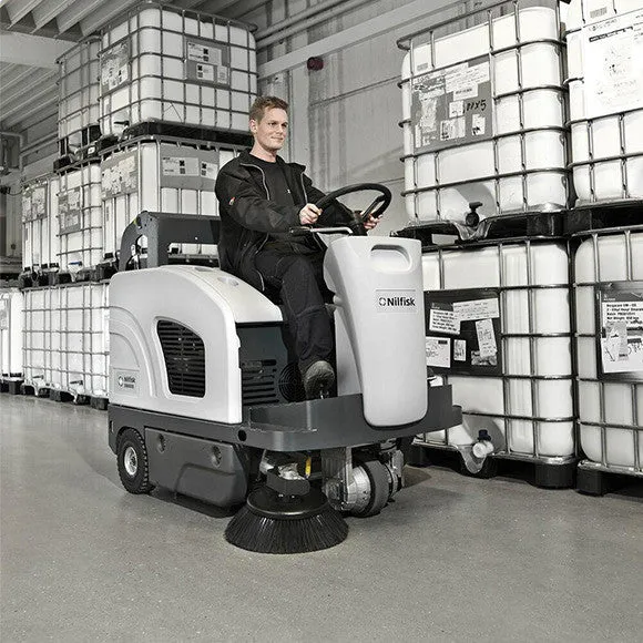 Nilfisk-Advance SW4000 Battery Powered Rider Sweeper With Hydraulic Dump Hopper