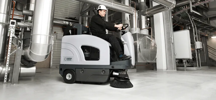 Nilfisk-Advance SW4000 Battery Powered Rider Sweeper With Hydraulic Dump Hopper