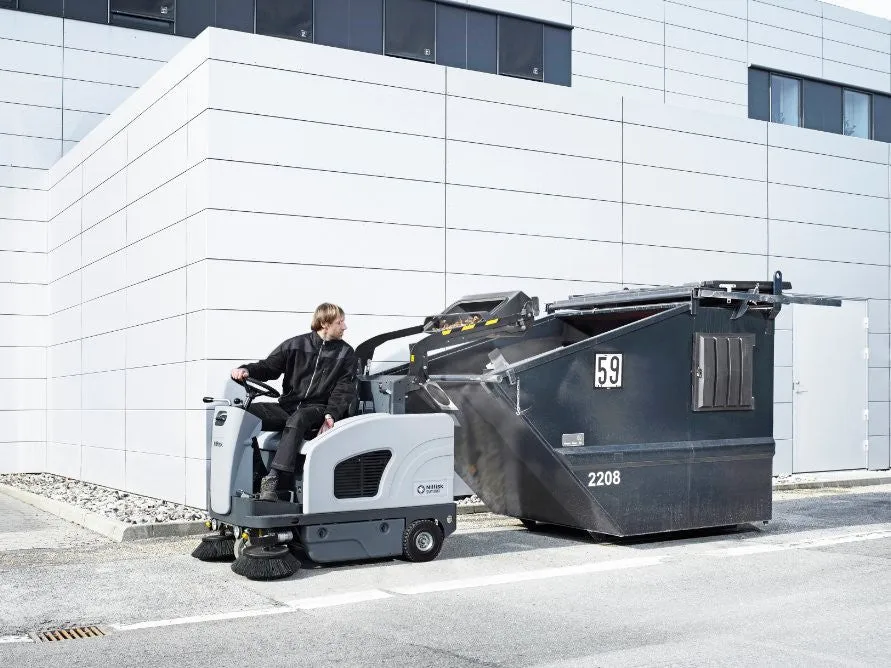 Nilfisk-Advance SW4000 Battery Powered Rider Sweeper With Hydraulic Dump Hopper